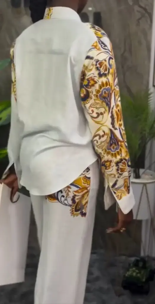 Ensemble pour femme très fashion avec des design sur les mâches 